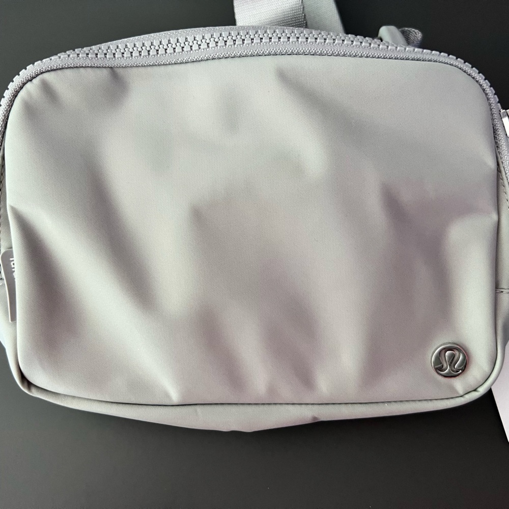 NWT LULULEMON Everywhere belt bag large silver gray 2L